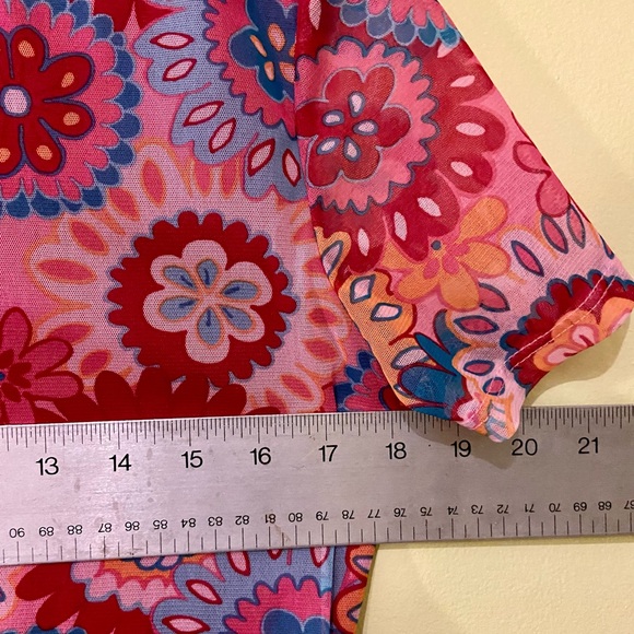 Sheer mesh floral tee - Picture 3 of 4